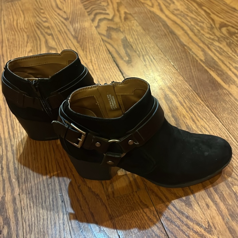 Booties 7.5 - Picture 3 of 4